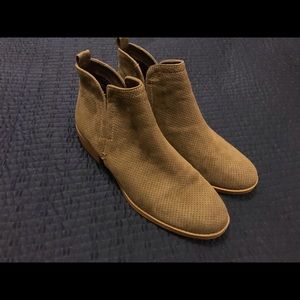 Universal Thread Dylan Microsuede Tan Booties